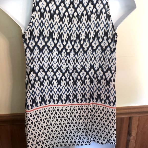 💋Sleeveless Tank. Size M 8-10, $5 or 6 for $16 - Picture 2 of 2